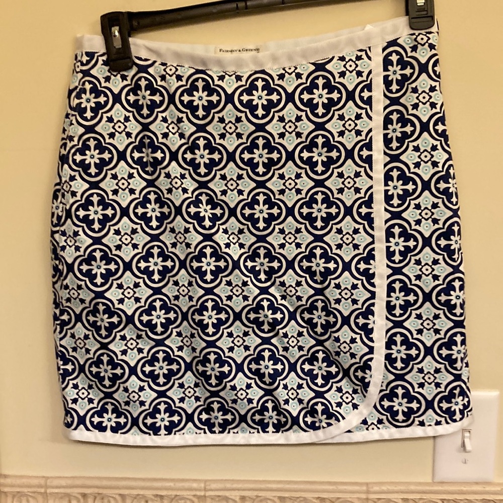 Fairway & Greene Golf Skort, welt pocket back panel. Size six.